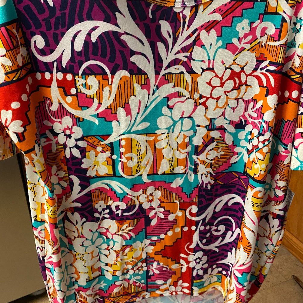 LULAROE LULAROE TUNIC IRMA NWT SMALL